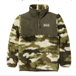 Helly Hansen half zip camo fleece jacket can fit a 4 or 5